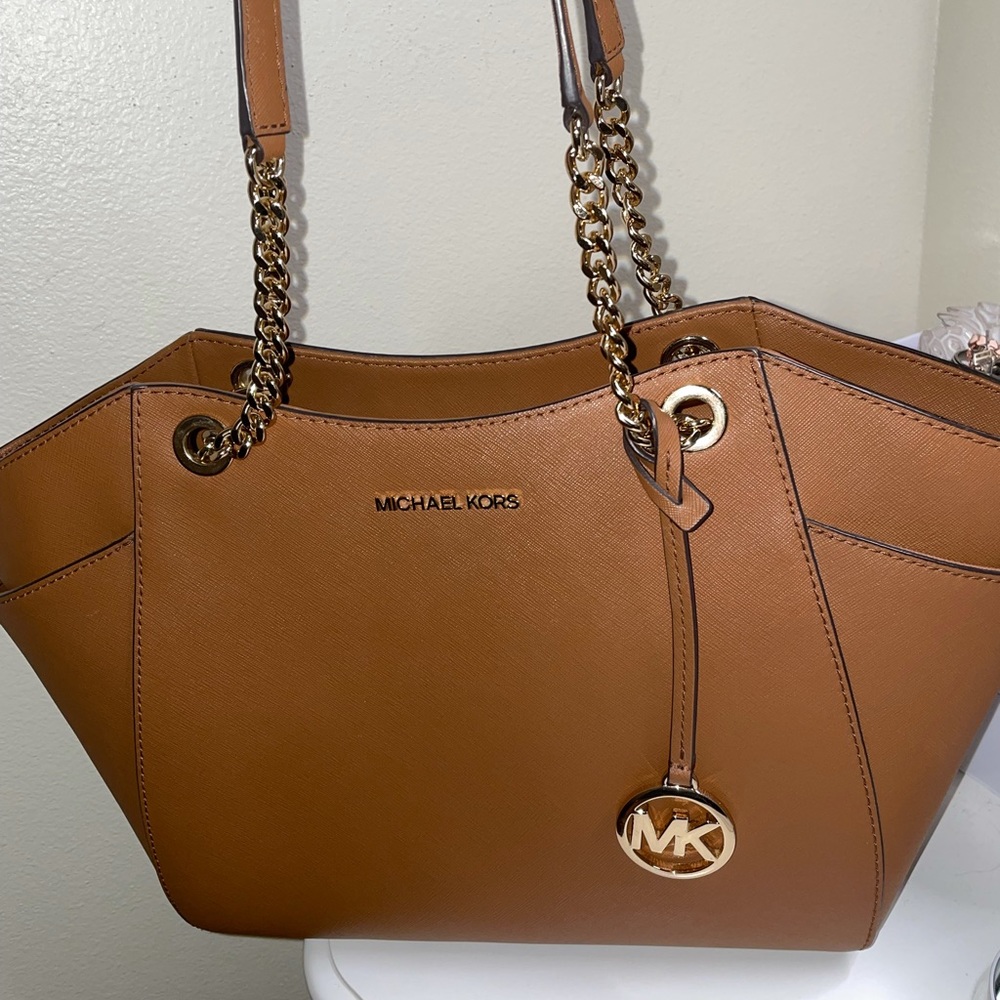 Brown shoulder bag